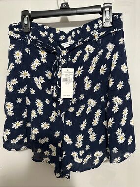 American Eagle Navy Daisy Print Tie-Waist Shorts S